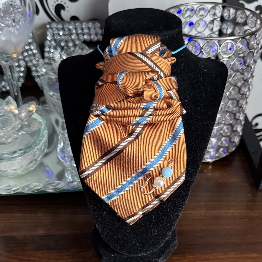 Elegant Orange Striped Men's Tie